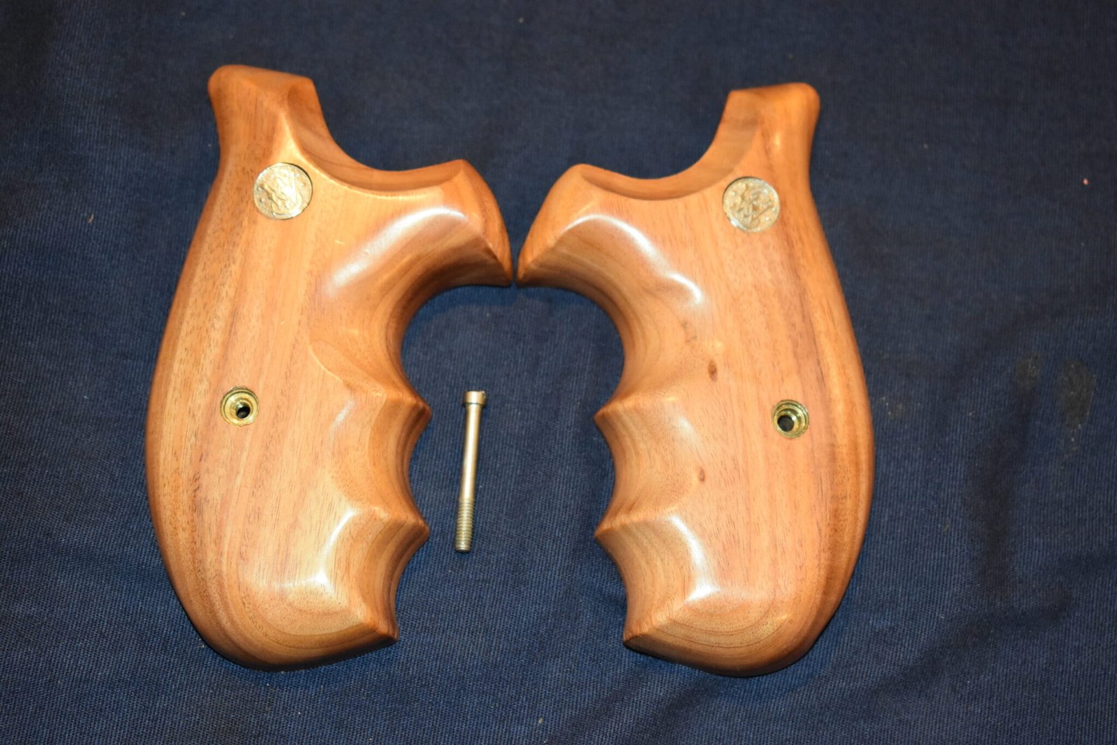 SMITH & WESSON N FRAME ROUND BUTT COMBAT GRIPS SWNRBC4