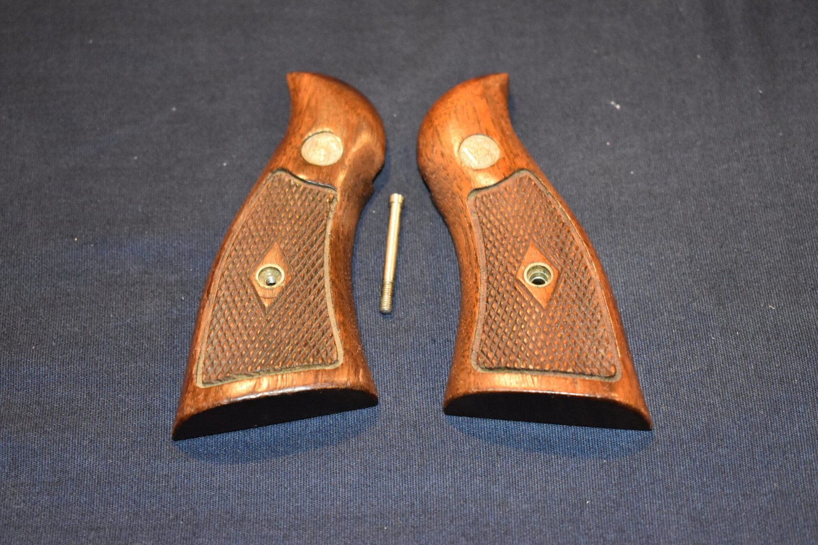 SMITH & WESSON K FRAME SQUARE BUTT FACTORY DIAMOND MAGNA GRIPS KDM8 - Image 2