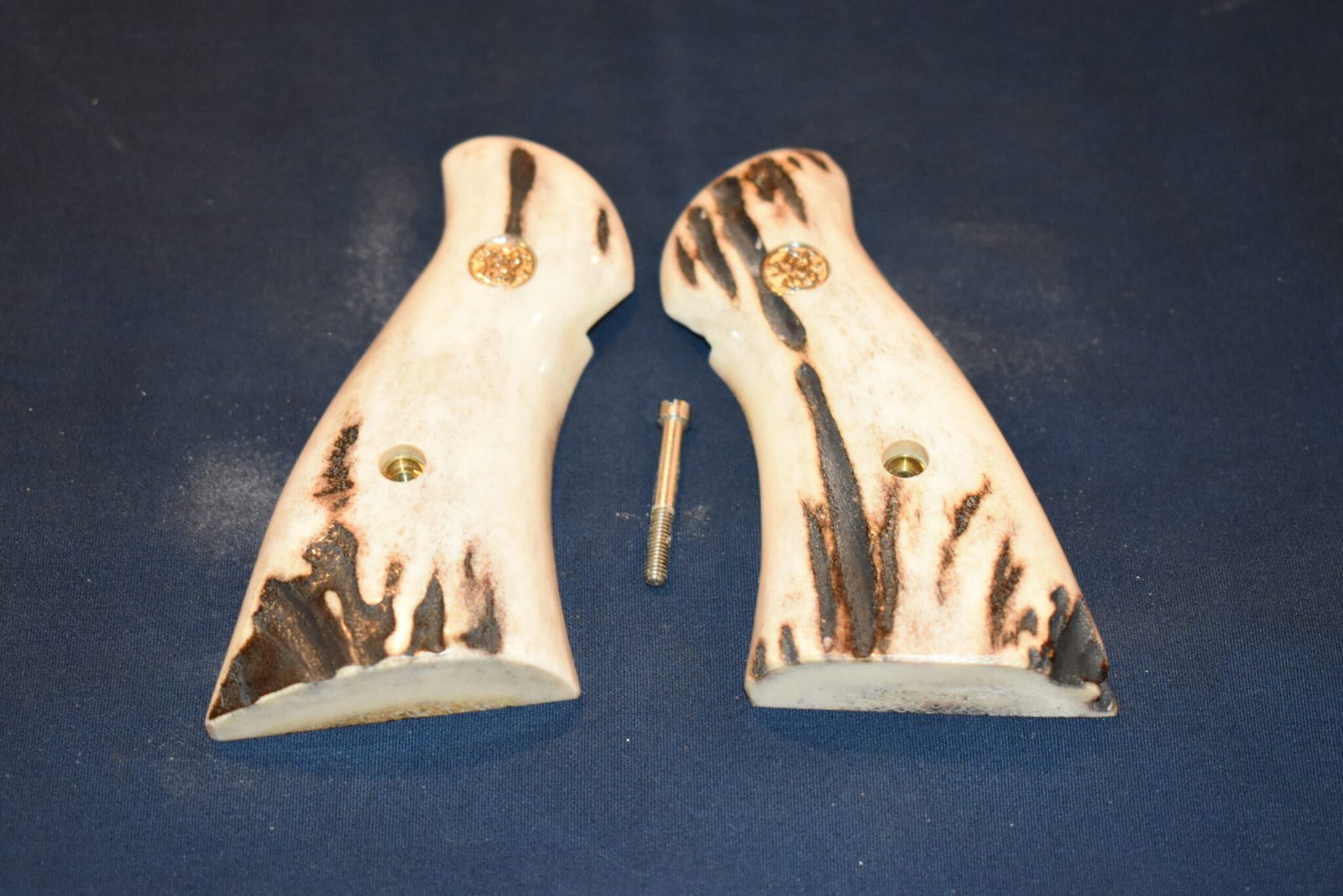 SMITH & WESSON N FRAME SAMBAR STAG GRIPS SWNSS14 - Image 2