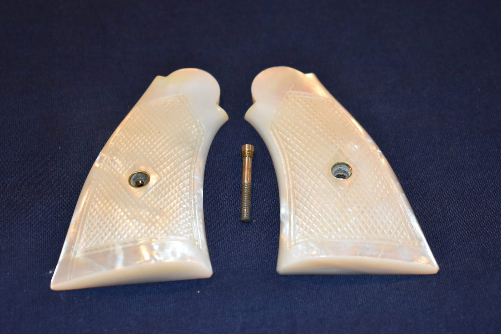 SMITH & WESSON K FRAME CHECKEREDMOTHER OF PEARL GRIPS KP4 - Image 2