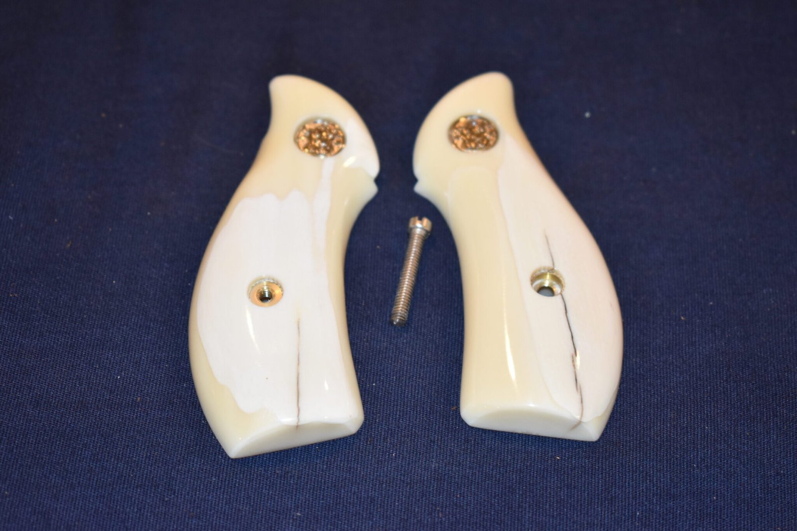 SMITH & WESSON J FRAME FOSSILIZED WEALRUS IVORY GRIPS JFWI1 - Image 2