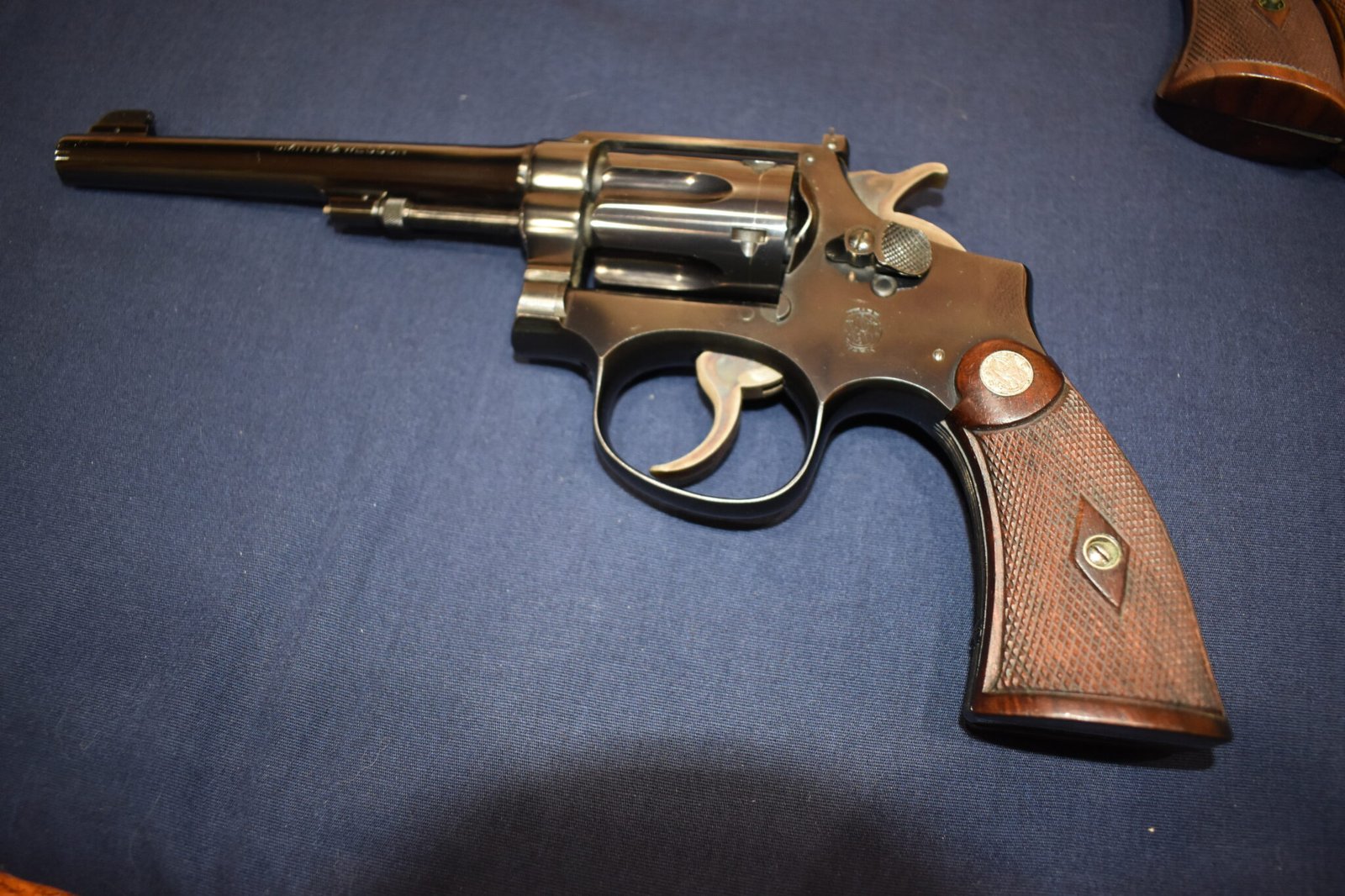 SMITH & WESSON K FRAME PRE-WAR SERVICE GRIPS WITH SMALL SILVER MEDALLIONS KPWS3 - Image 4
