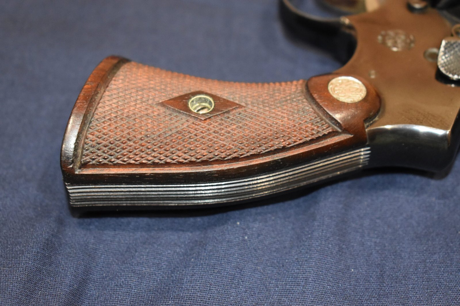 SMITH & WESSON K FRAME PRE-WAR SERVICE GRIPS WITH SMALL SILVER MEDALLIONS KPWS3 - Image 5