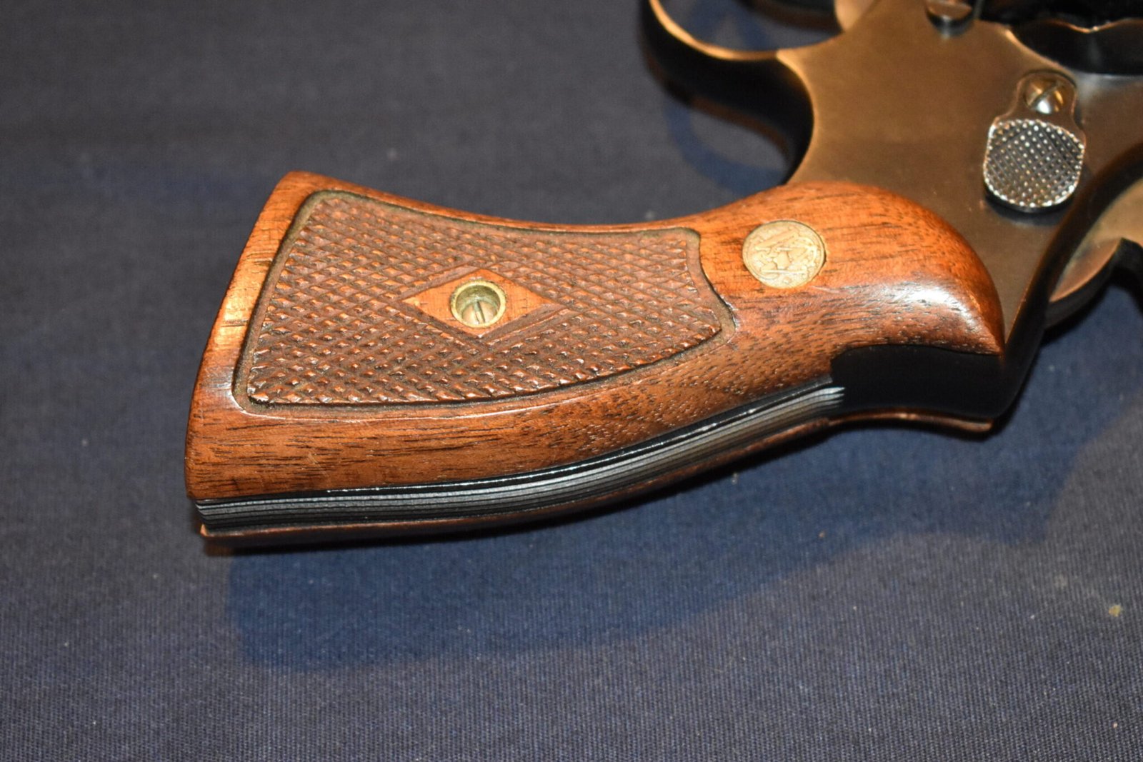 SMITH & WESSON K FRAME SQUARE BUTT FACTORY DIAMOND MAGNA GRIPS KDM8 - Image 5