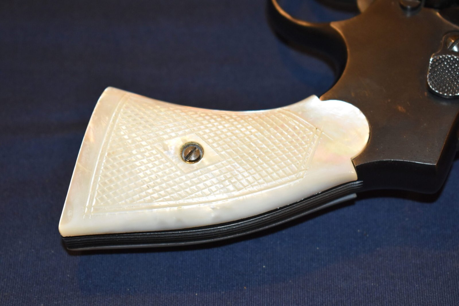 SMITH & WESSON K FRAME CHECKEREDMOTHER OF PEARL GRIPS KP4 - Image 5