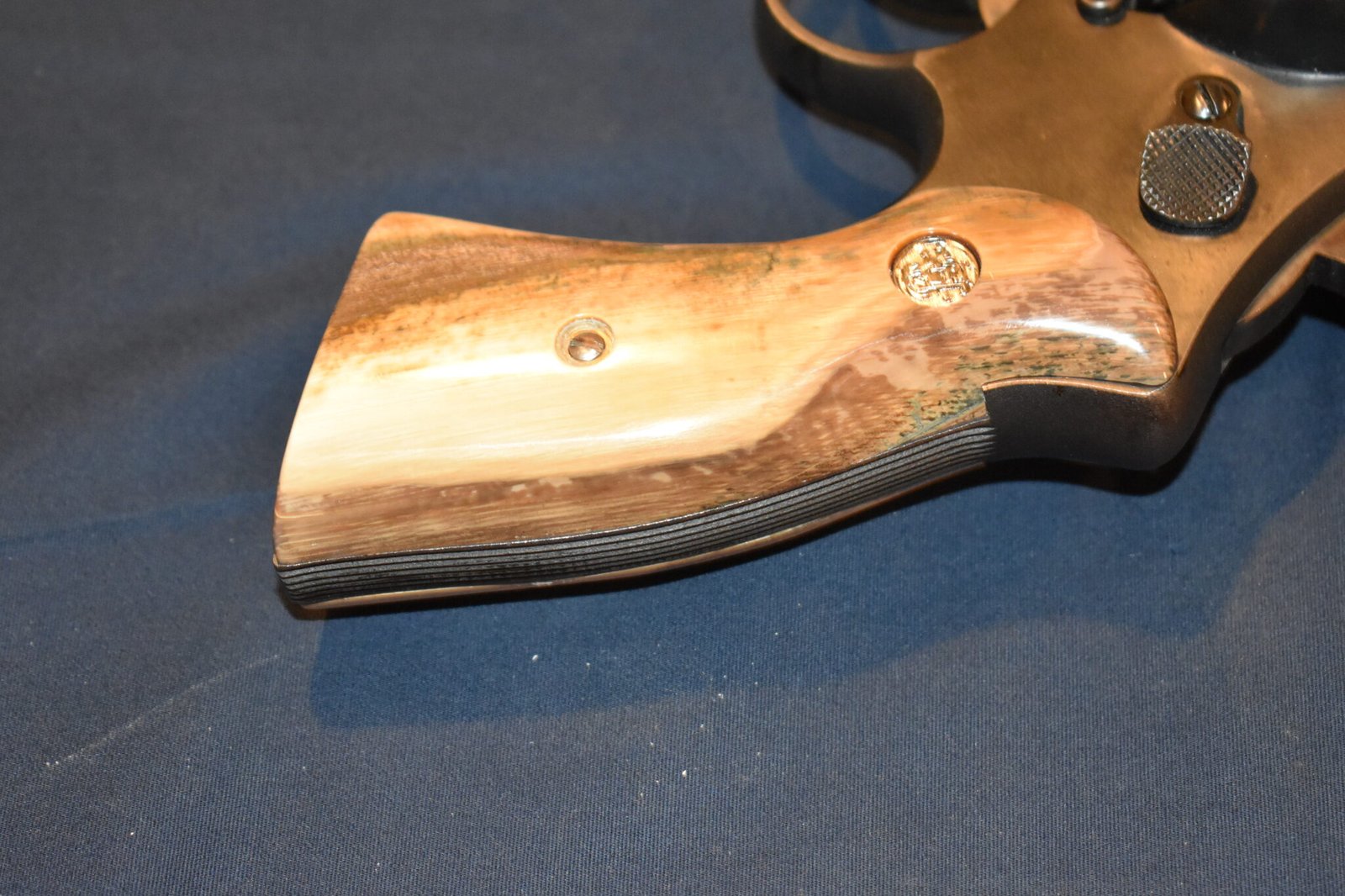 SMITH & WESSON N FRAME MAMMOTH IVORY GRIPS NMI3 - Image 5