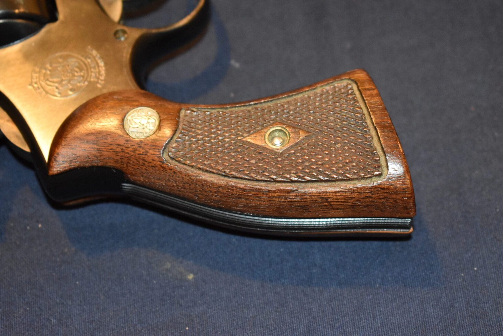 SMITH & WESSON K FRAME SQUARE BUTT FACTORY DIAMOND MAGNA GRIPS KDM8 - Image 6