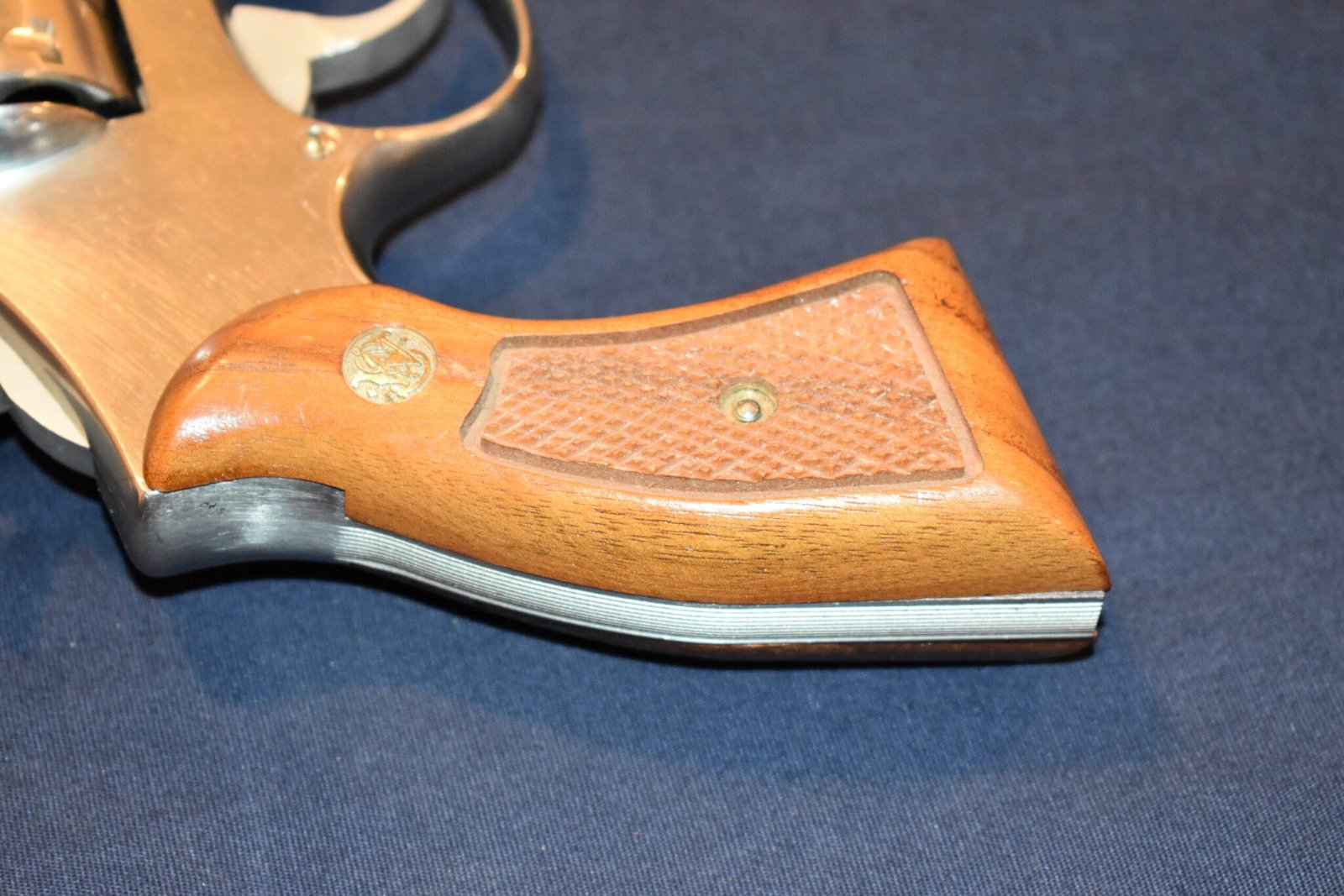 SMITH & WESSON K FRAME SQUARE BUTT FACTORY MAGNA GRIPS KSQPCM1 - Image 6
