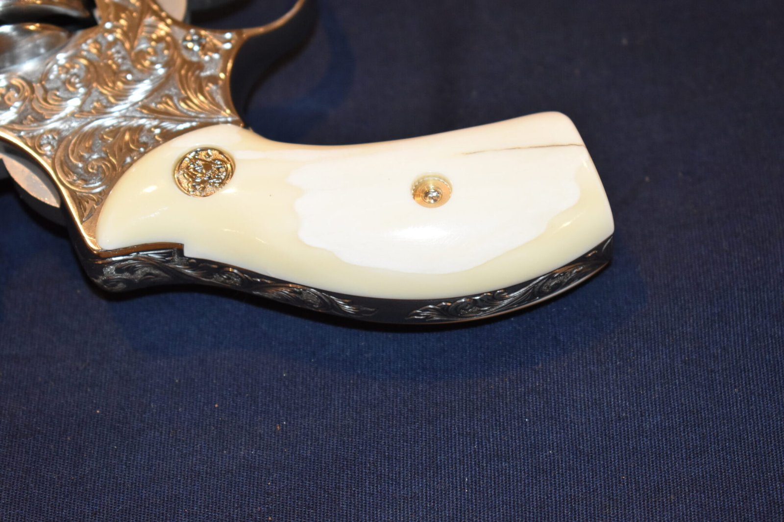 SMITH & WESSON J FRAME FOSSILIZED WEALRUS IVORY GRIPS JFWI1 - Image 6