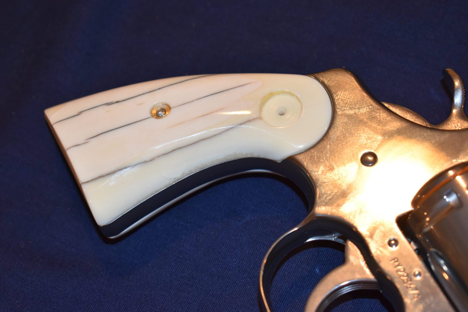 COLT PYTHON FOSSILIZED WALRUS IVORY GRIPS FWIP2 - Image 11
