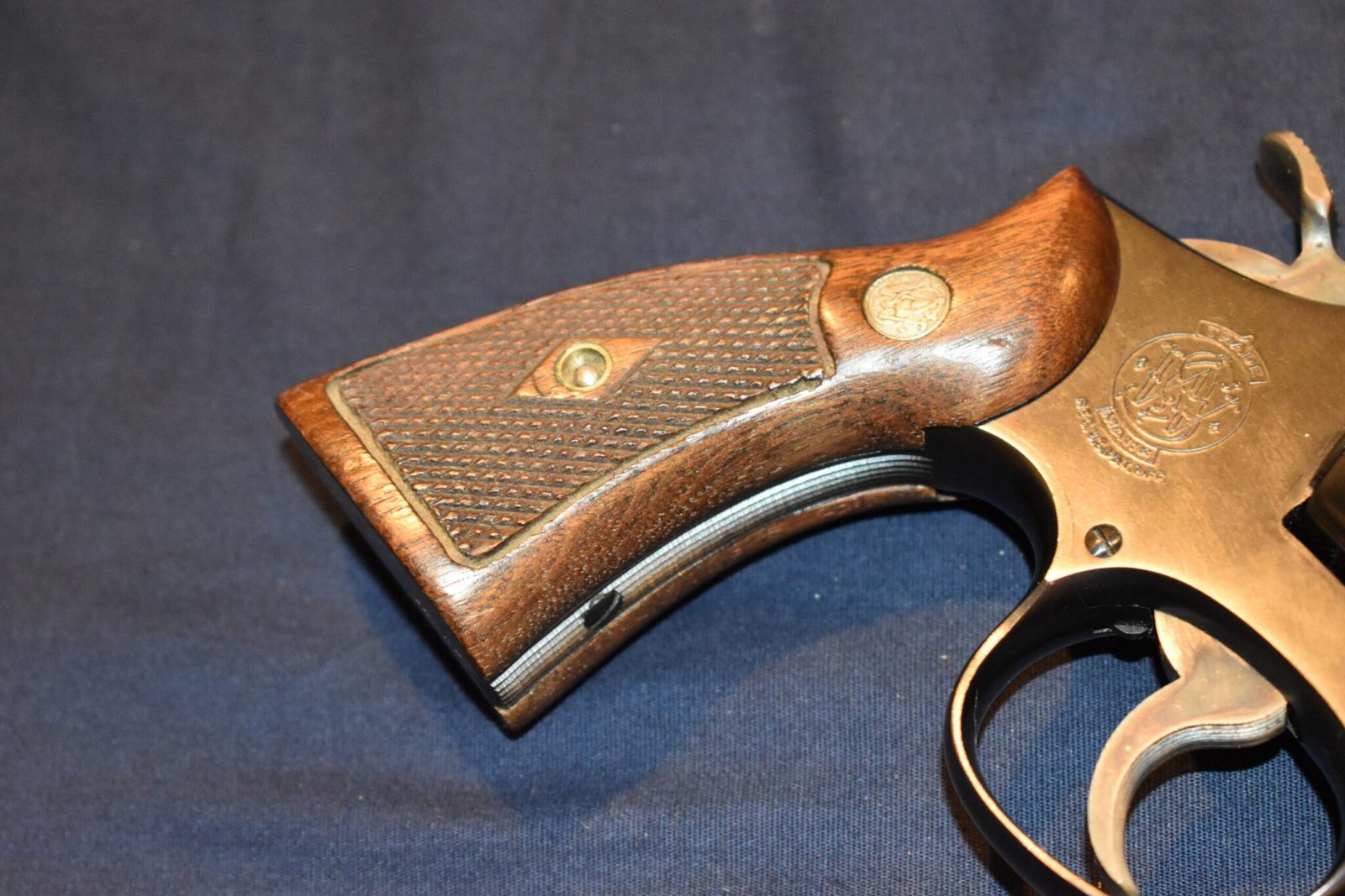 SMITH & WESSON K FRAME SQUARE BUTT FACTORY DIAMOND MAGNA GRIPS KDM8 - Image 11