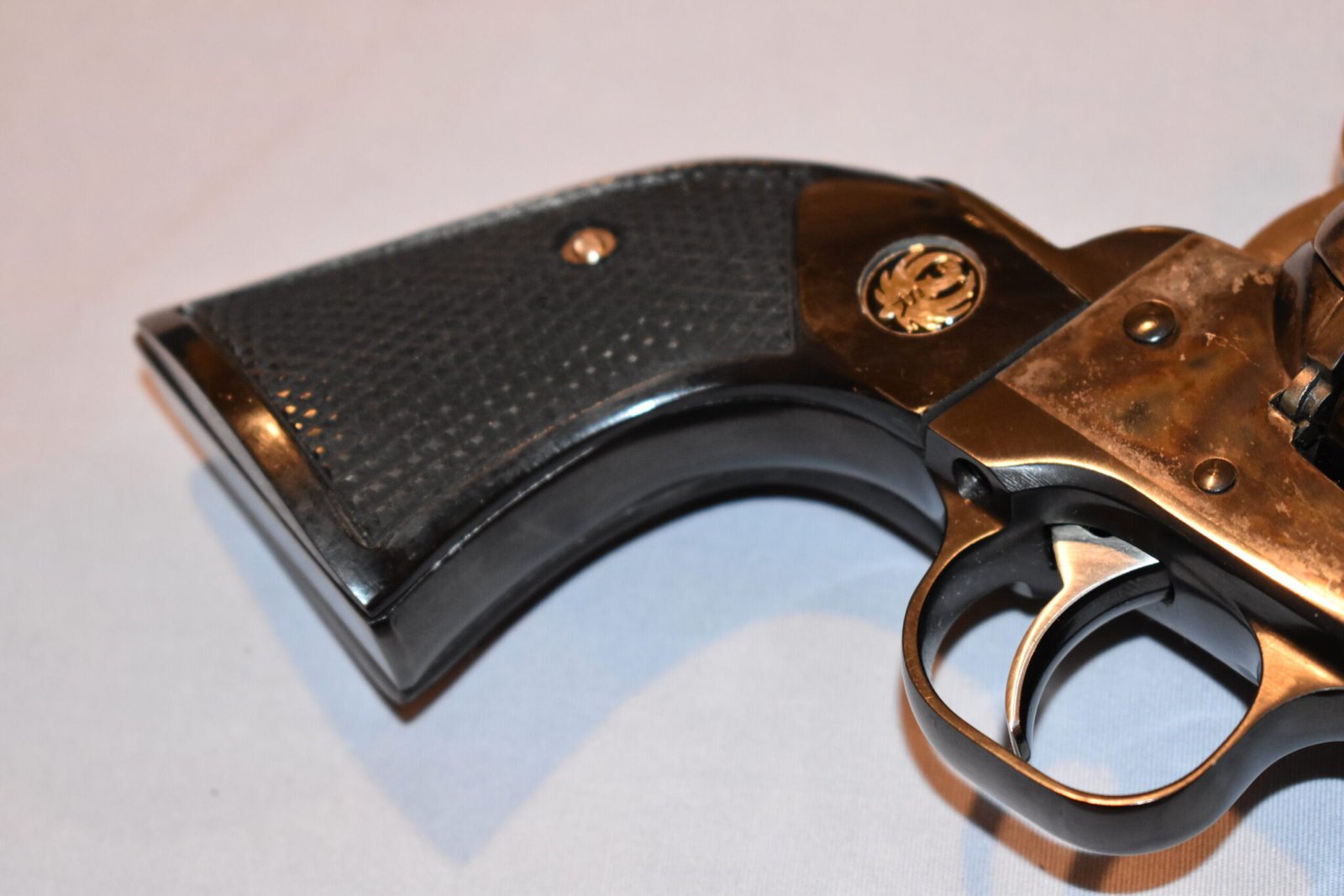 RUGER NEW MODEL BLACKHAWK OR OLD VAQUERO CHECKERED BUFFALO HORN GRIPS RBHBH13 - Image 11