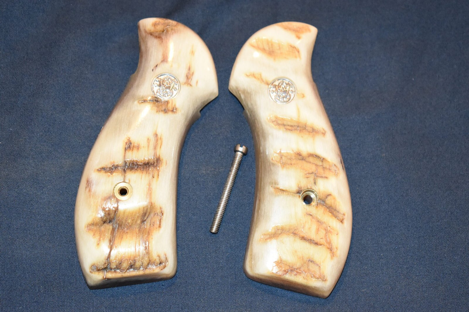 SMITH & WESSON N FRAME ROUND BUTT RAMS HORN GRIPS NRBRH4