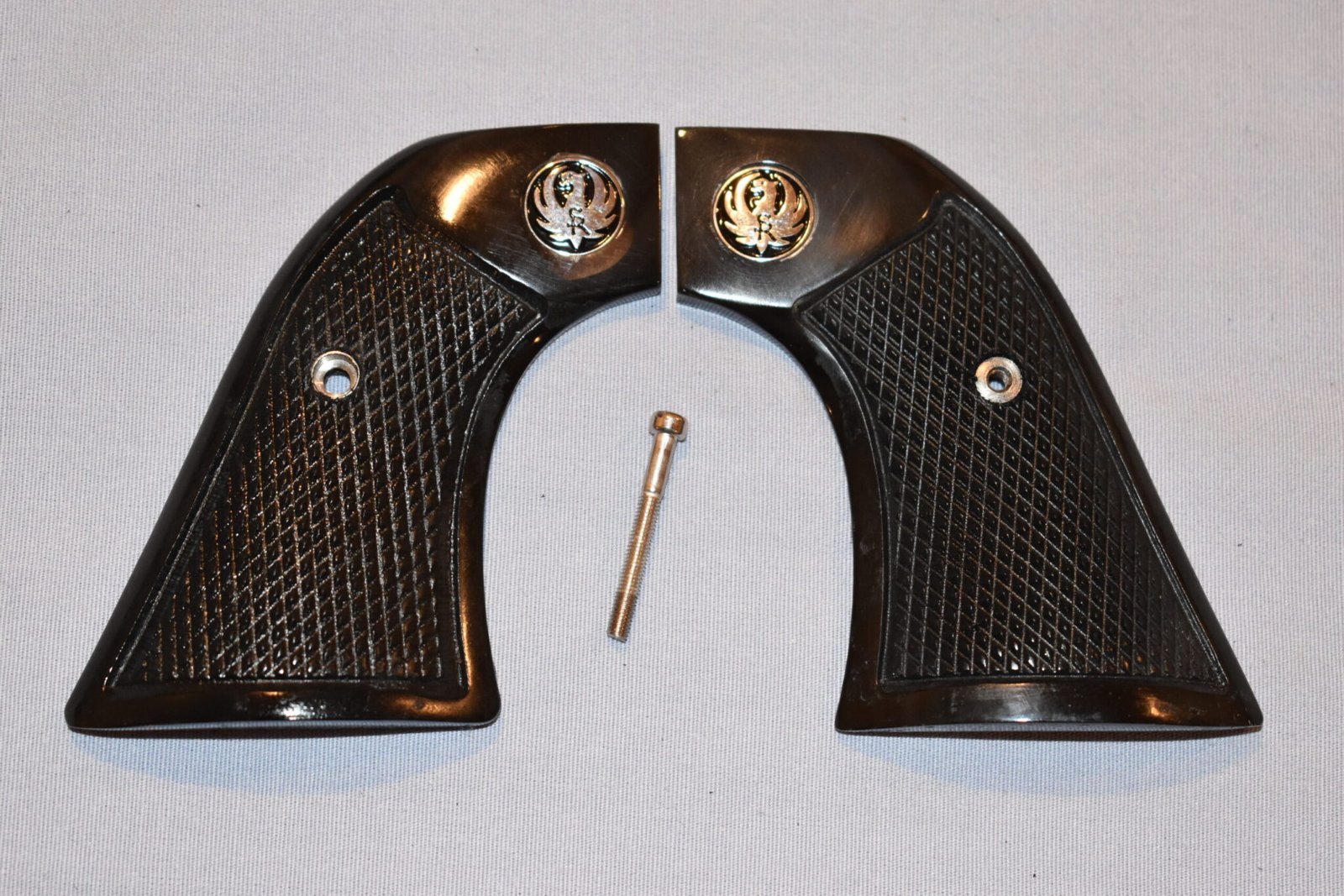 RUGER NEW VAQUERO CHECKERED BUFFALO HORN GRIPS RNVBH7