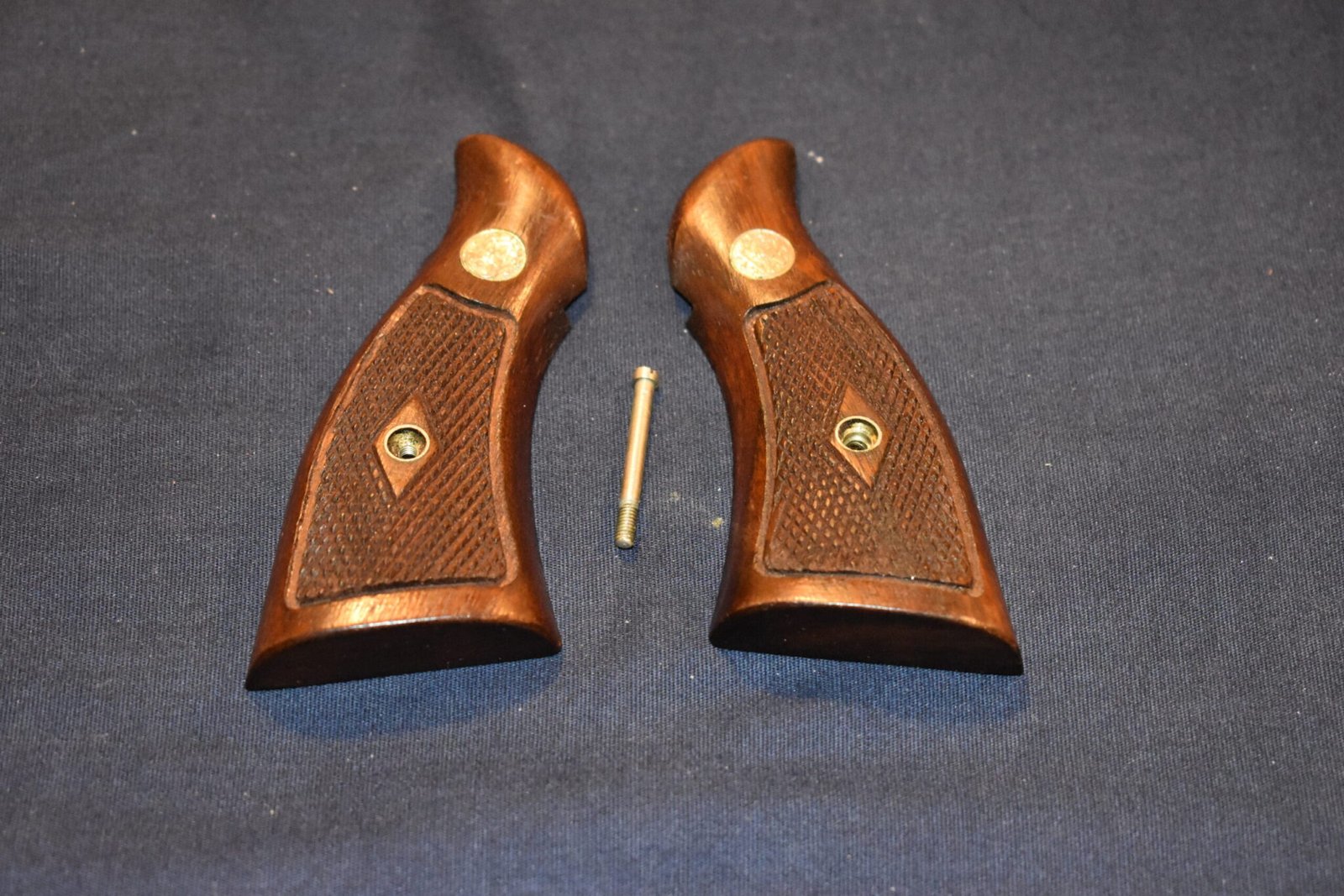 SMITH & WESSON K FRAME SQUARE BUTT FACTORY DIAMOND MAGNA GRIPS KDM9 - Image 2