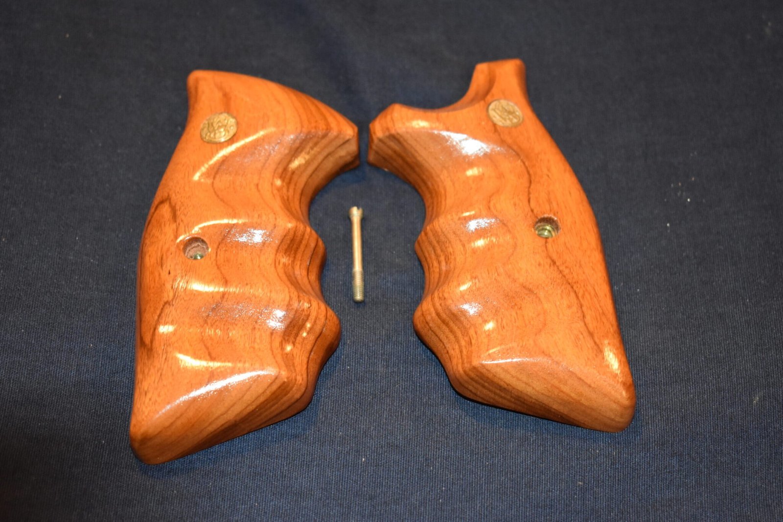 SMITH & WESSON K FRAME SQUARE BUTT FACTORY COMBAT GRIPS KSQC2 - Image 2