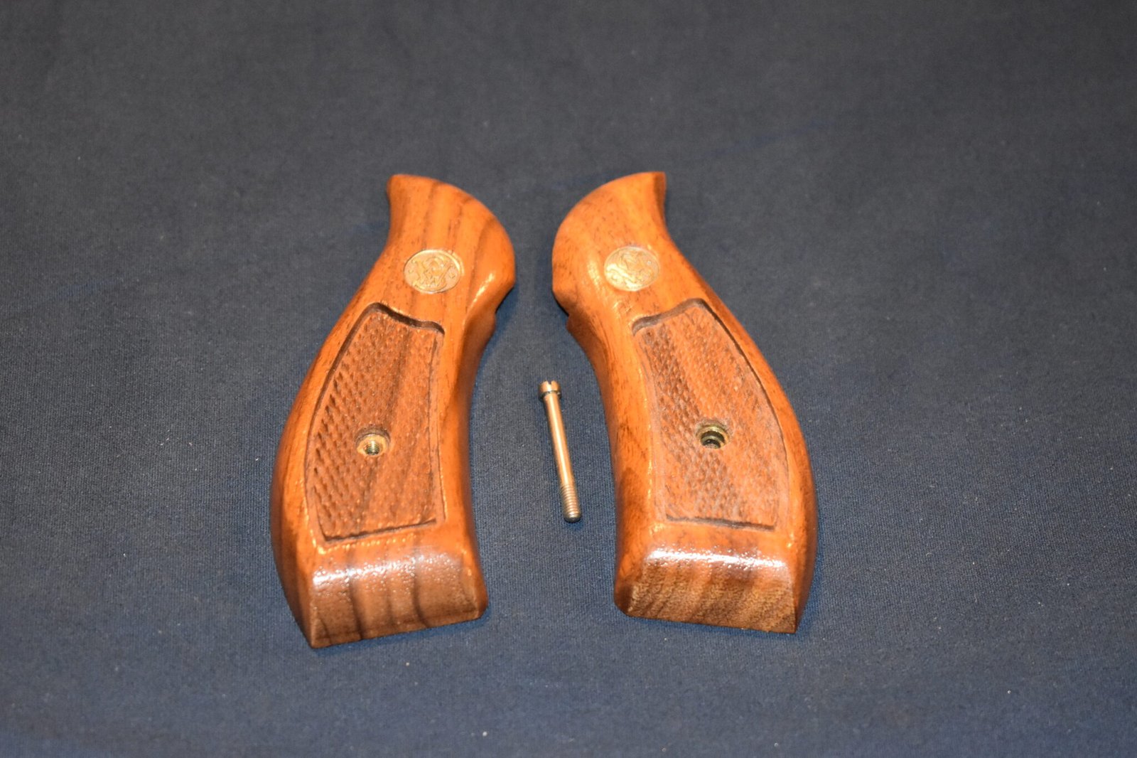 SMITH & WESSON K FRAME SQUARE BUTT FACTORY MAGNA GRIPS KRBM9 - Image 2