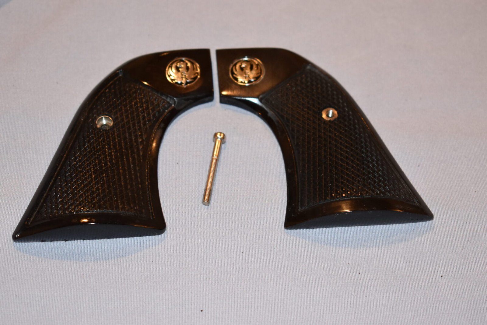 RUGER NEW VAQUERO CHECKERED BUFFALO HORN GRIPS RNVBH7 - Image 2