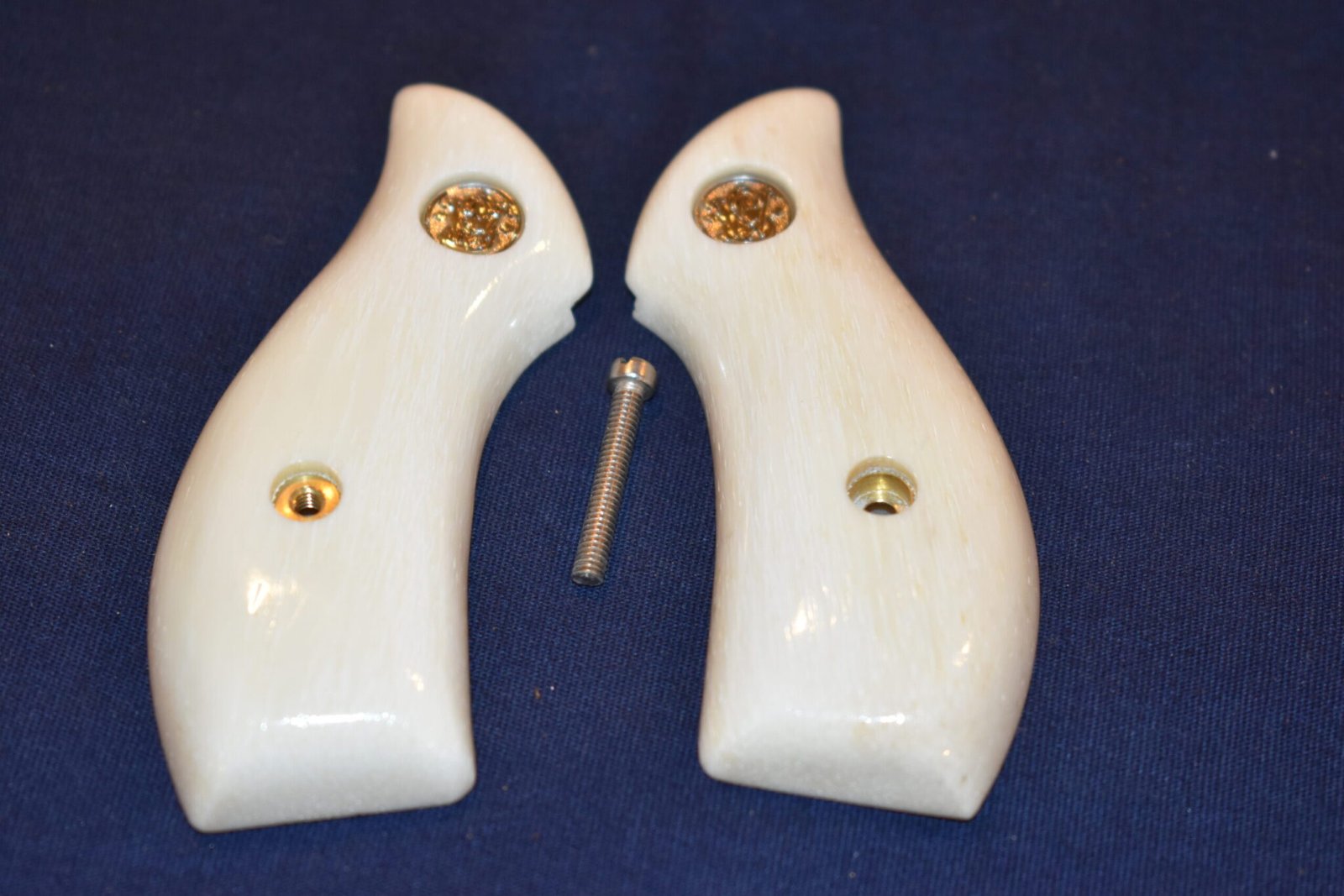 SMITH & WESSON J FRAME PREMIUM GRADE GIRAFFE BONE GRIPS JGB7 - Image 2