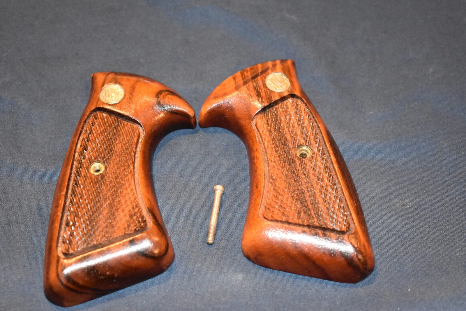 SMITH & WESSON J FRAME TARGET GRIP JT18 - Image 2