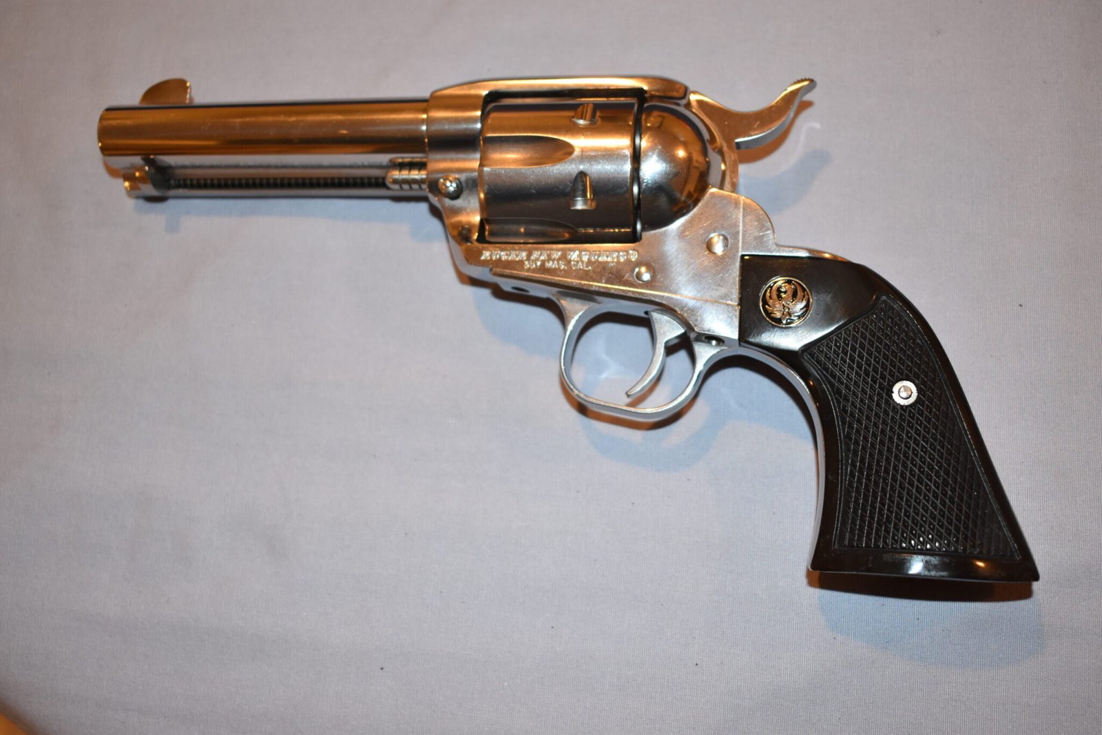 RUGER NEW VAQUERO CHECKERED BUFFALO HORN GRIPS RNVBH7 - Image 4