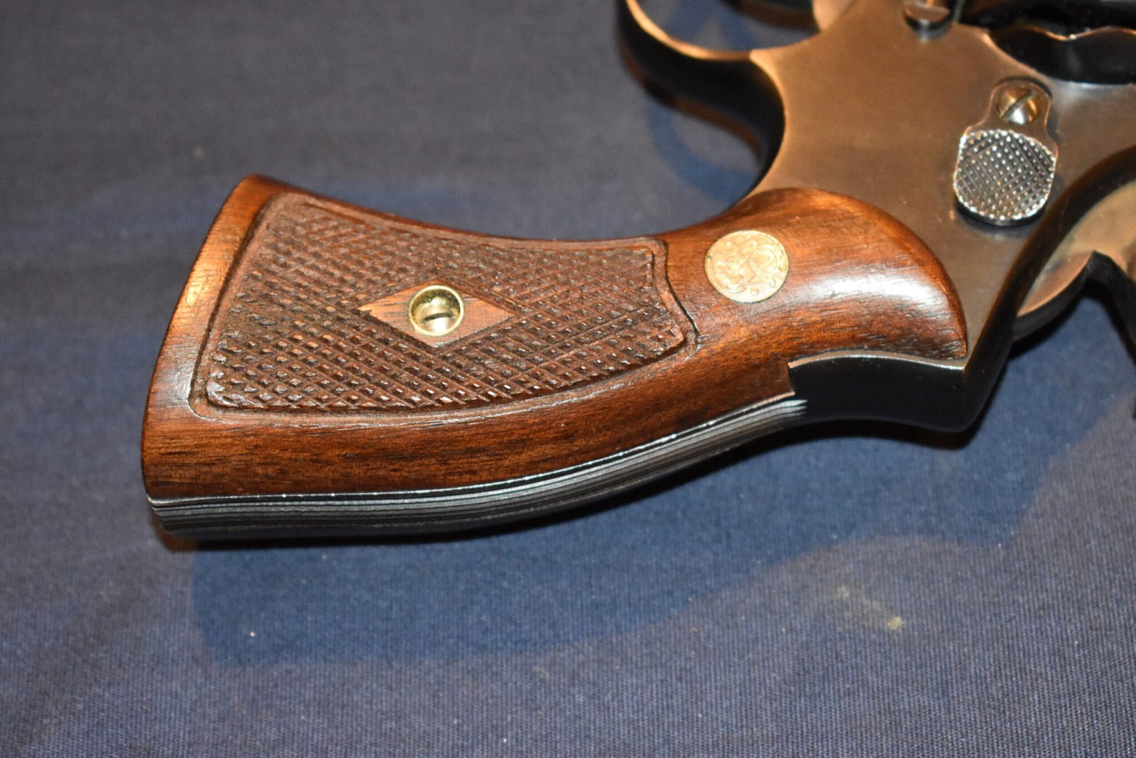 SMITH & WESSON K FRAME SQUARE BUTT FACTORY DIAMOND MAGNA GRIPS KDM9 - Image 5