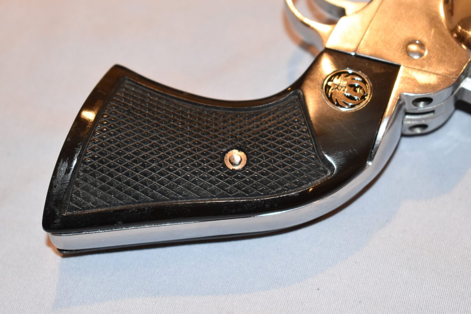 RUGER NEW VAQUERO CHECKERED BUFFALO HORN GRIPS RNVBH7 - Image 5