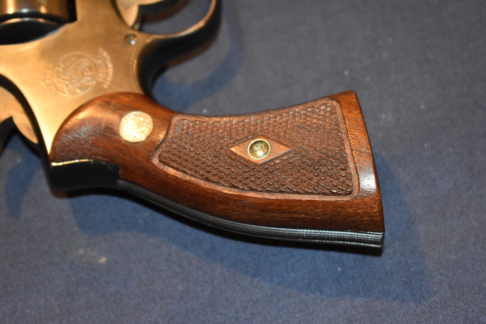 SMITH & WESSON K FRAME SQUARE BUTT FACTORY DIAMOND MAGNA GRIPS KDM9 - Image 6