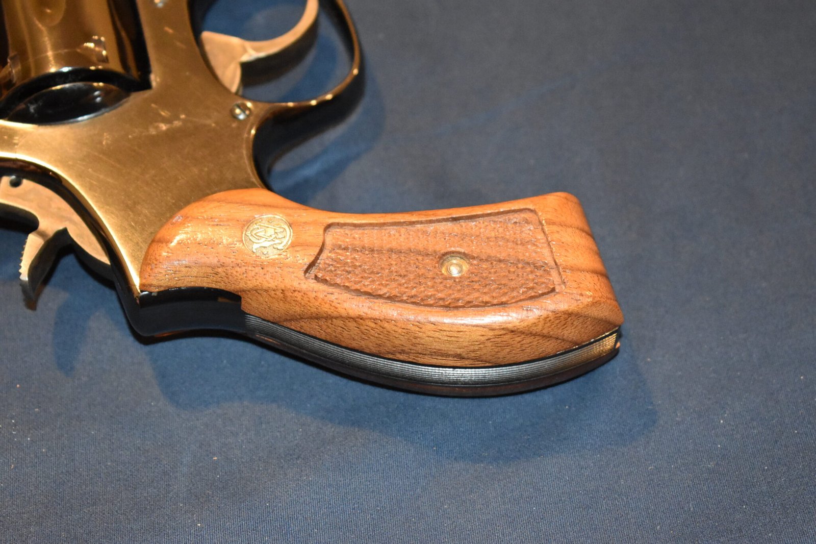 SMITH & WESSON K FRAME SQUARE BUTT FACTORY MAGNA GRIPS KRBM9 - Image 6