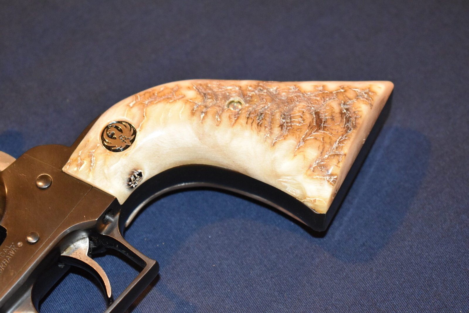 RUGER SUPER BLACKHAWK PREMIUM GRADE RAMS HORN GRIPS RSBRH3 - Image 12