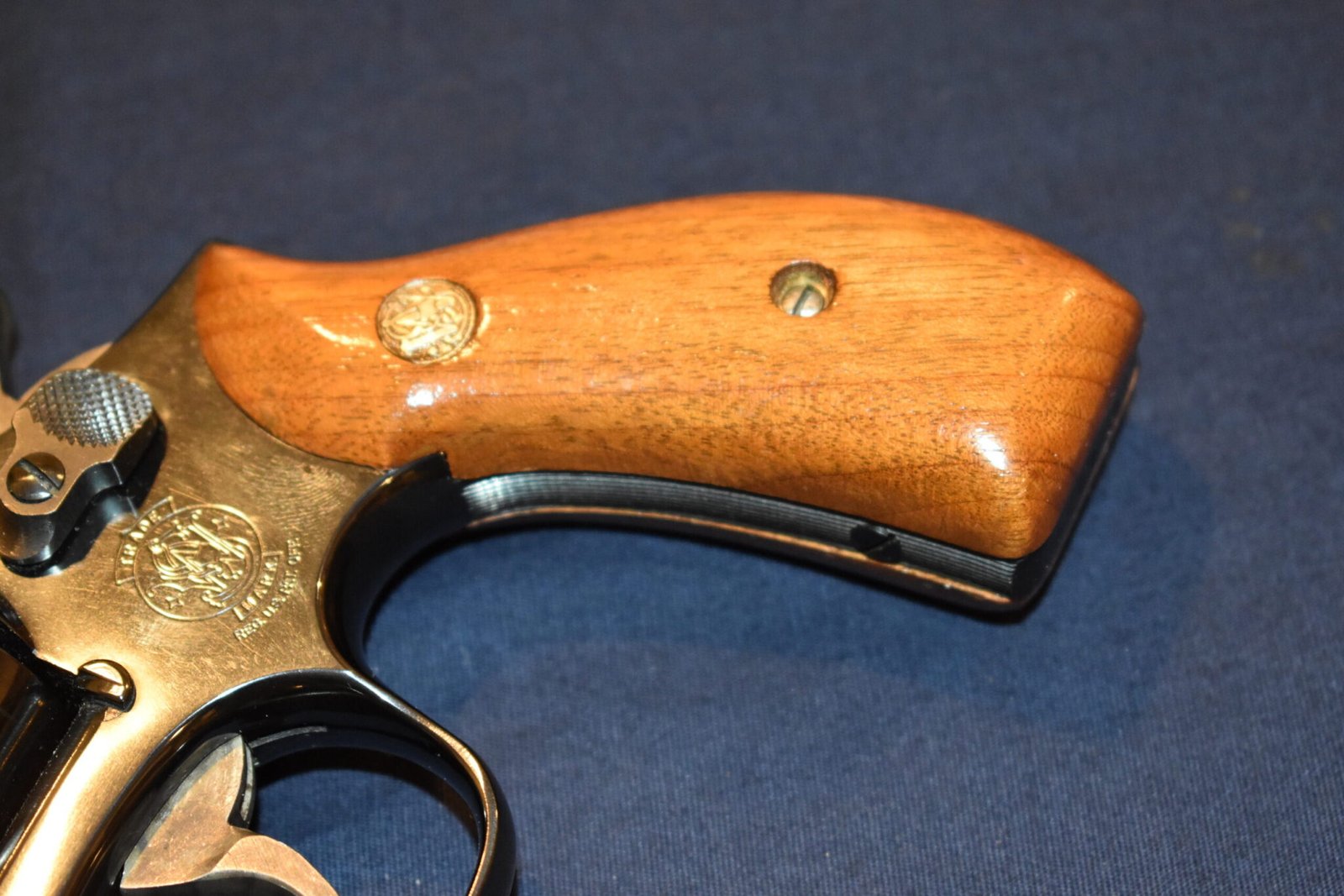 SMITH & WESSON K FRAME PRESENTATION MAGNA GRIPS KRBPM2 - Image 12