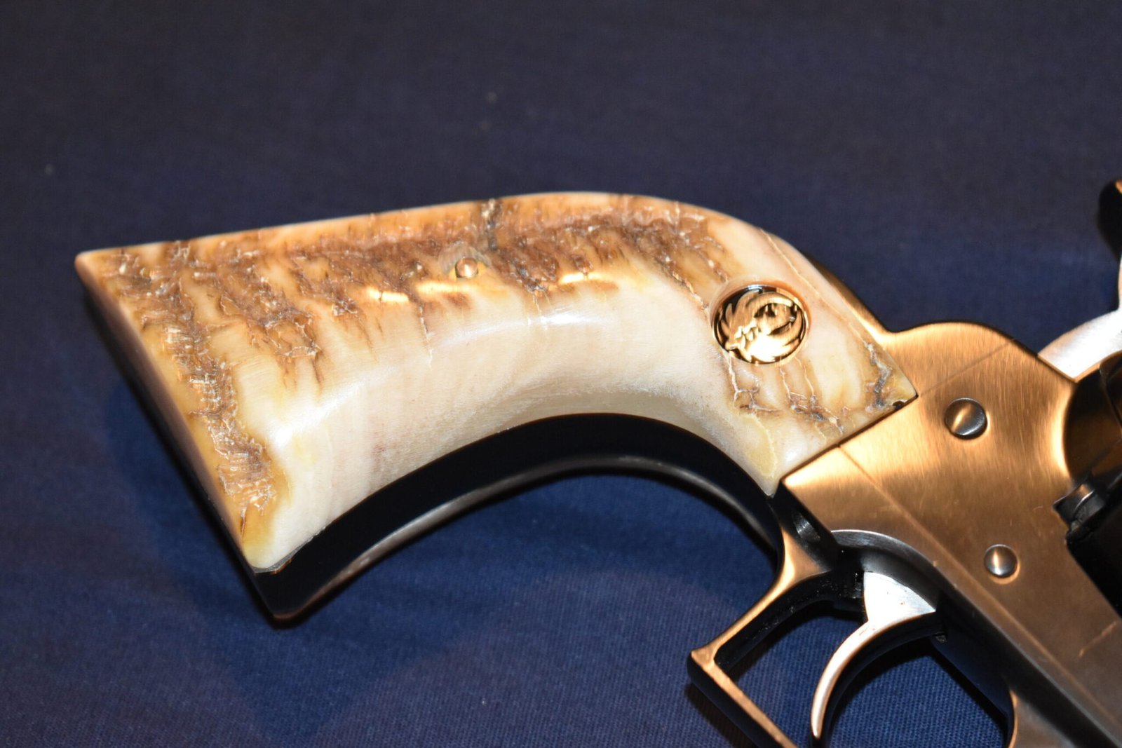 RUGER SUPER BLACKHAWK PREMIUM GRADE RAMS HORN GRIPS RSBRH3 - Image 11