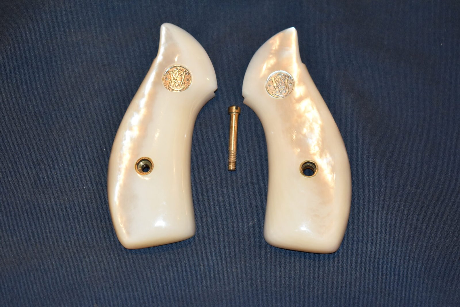 SMITH & WESSON J FRAME MOTHER OF PEARL GRIPS JMOP1