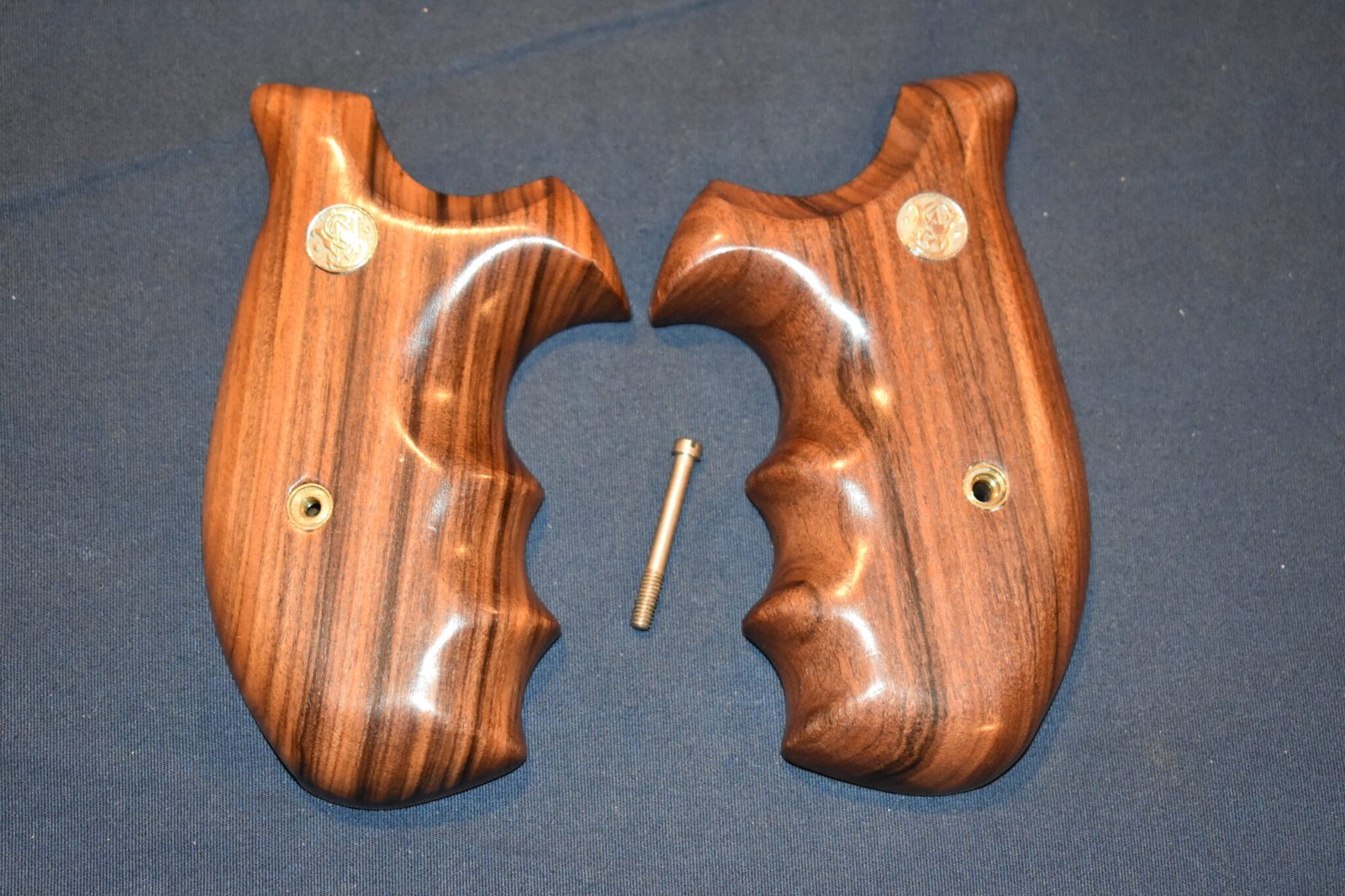 SMITH & WESSON N FRAME ROUND BUTT COMBAT GRIPS SWNRBC3