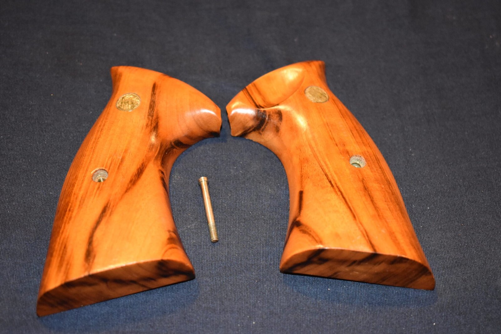 SMITH & WESSON FACTORY K FRAME PRESENTATION TARGET GRIPS KPT11 - Image 2
