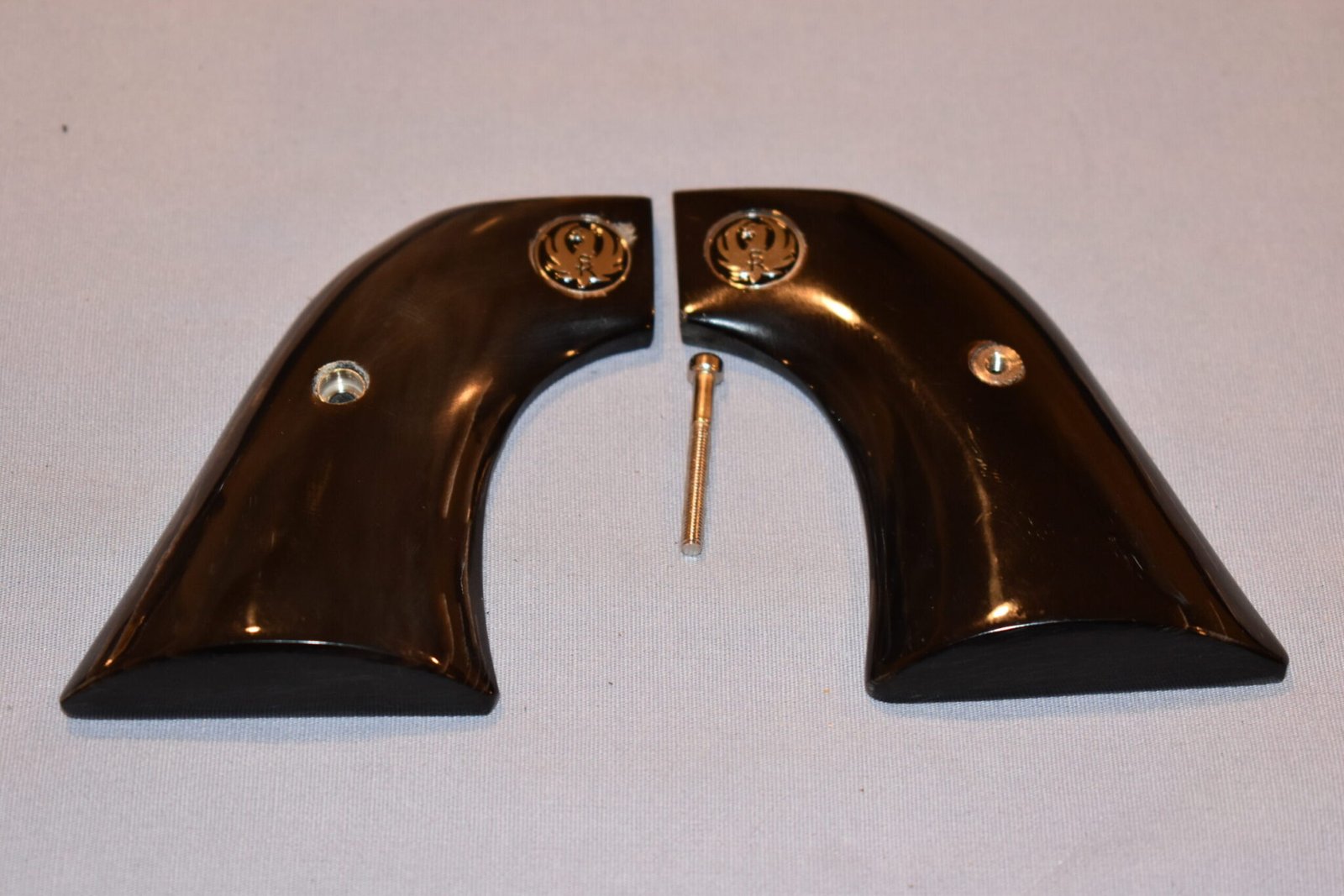 RUGER NEW VAQUERO SMOOTH BUFFALO HORN GRIPS RNVBH8 - Image 2