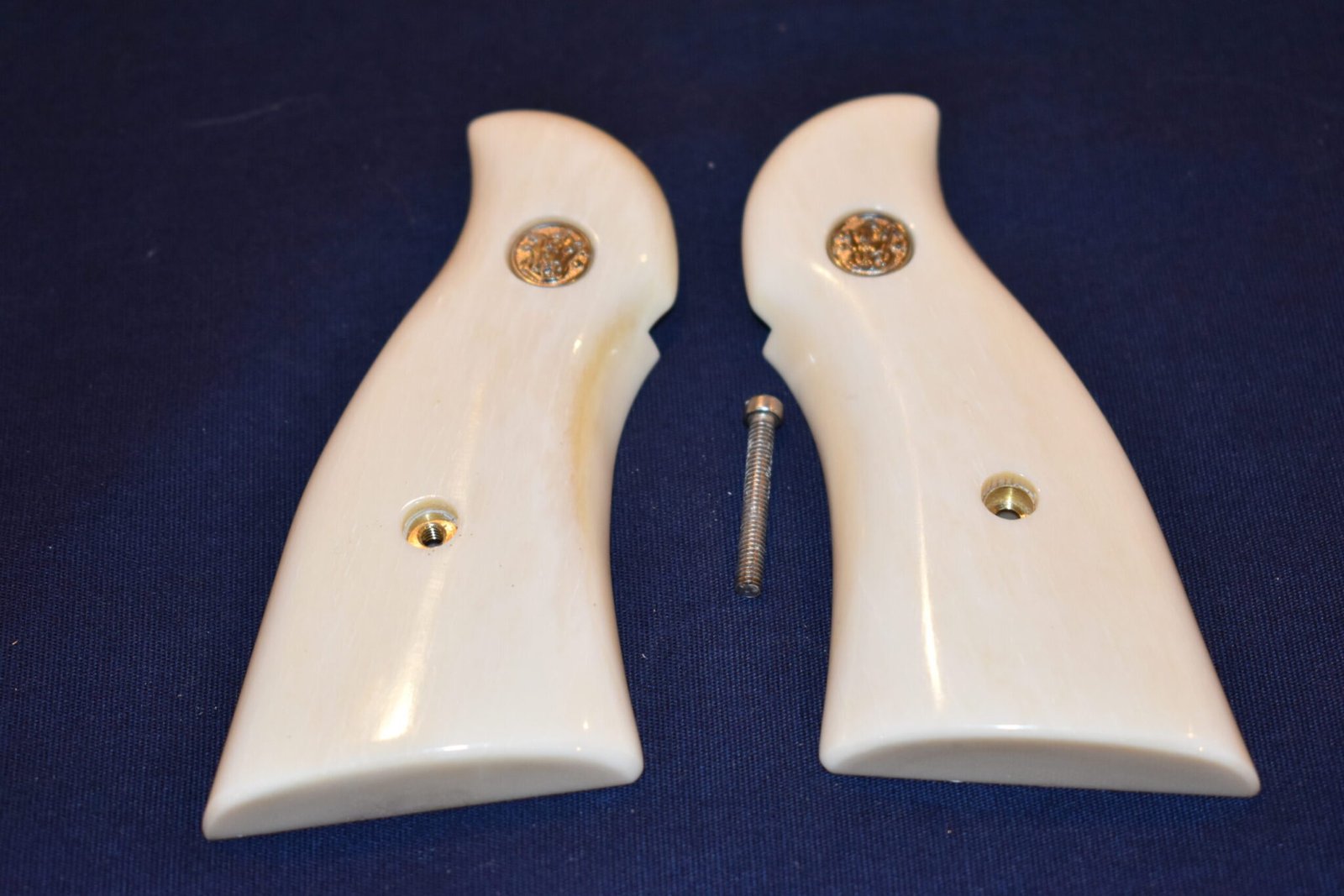 SMITH & WESSON N FRAME GIRAFFE BONE GRIPS SWNGB4 - Image 2