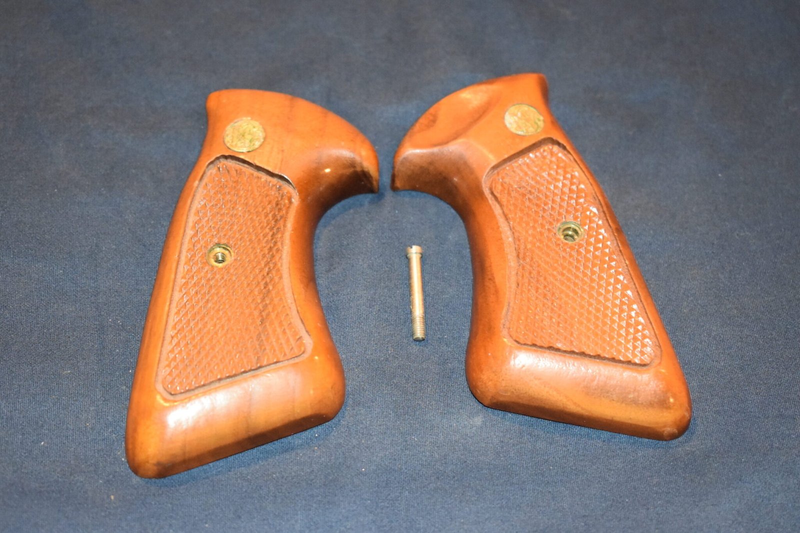 SMITH & WESSON J FRAME TARGET GRIP JT19 - Image 2