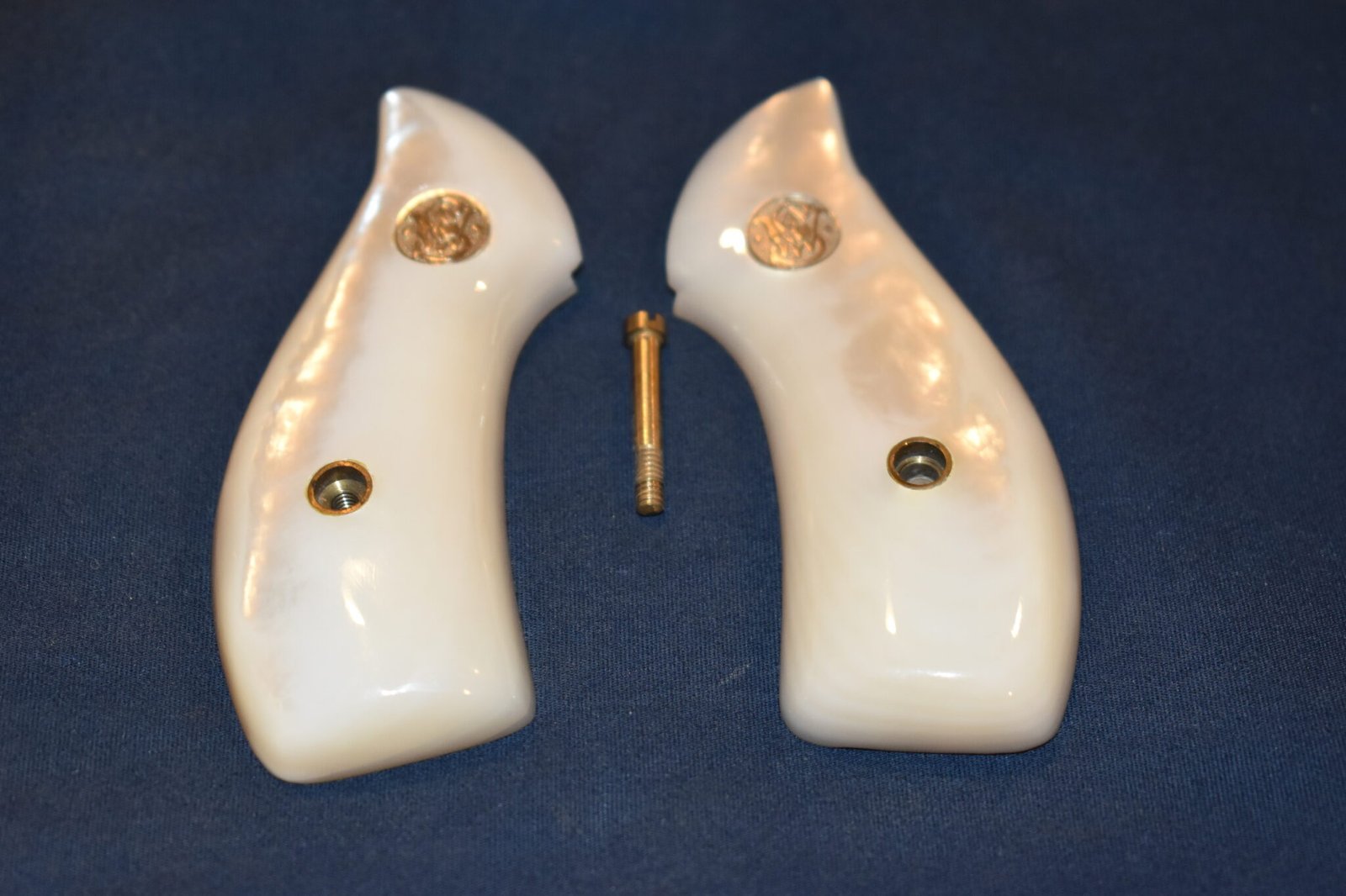 SMITH & WESSON J FRAME MOTHER OF PEARL GRIPS JMOP1 - Image 2