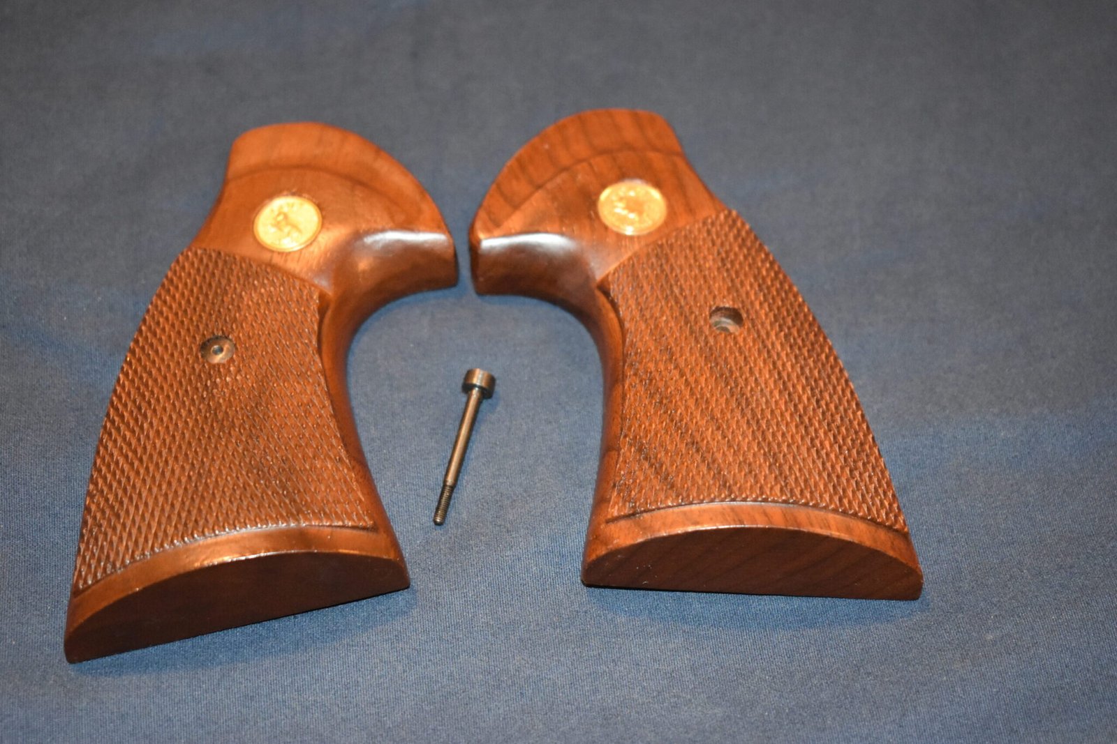 COLT FACTORY I FRAME TARGET GRIPS FOR A COLT PYTHON CPT5 - Image 2