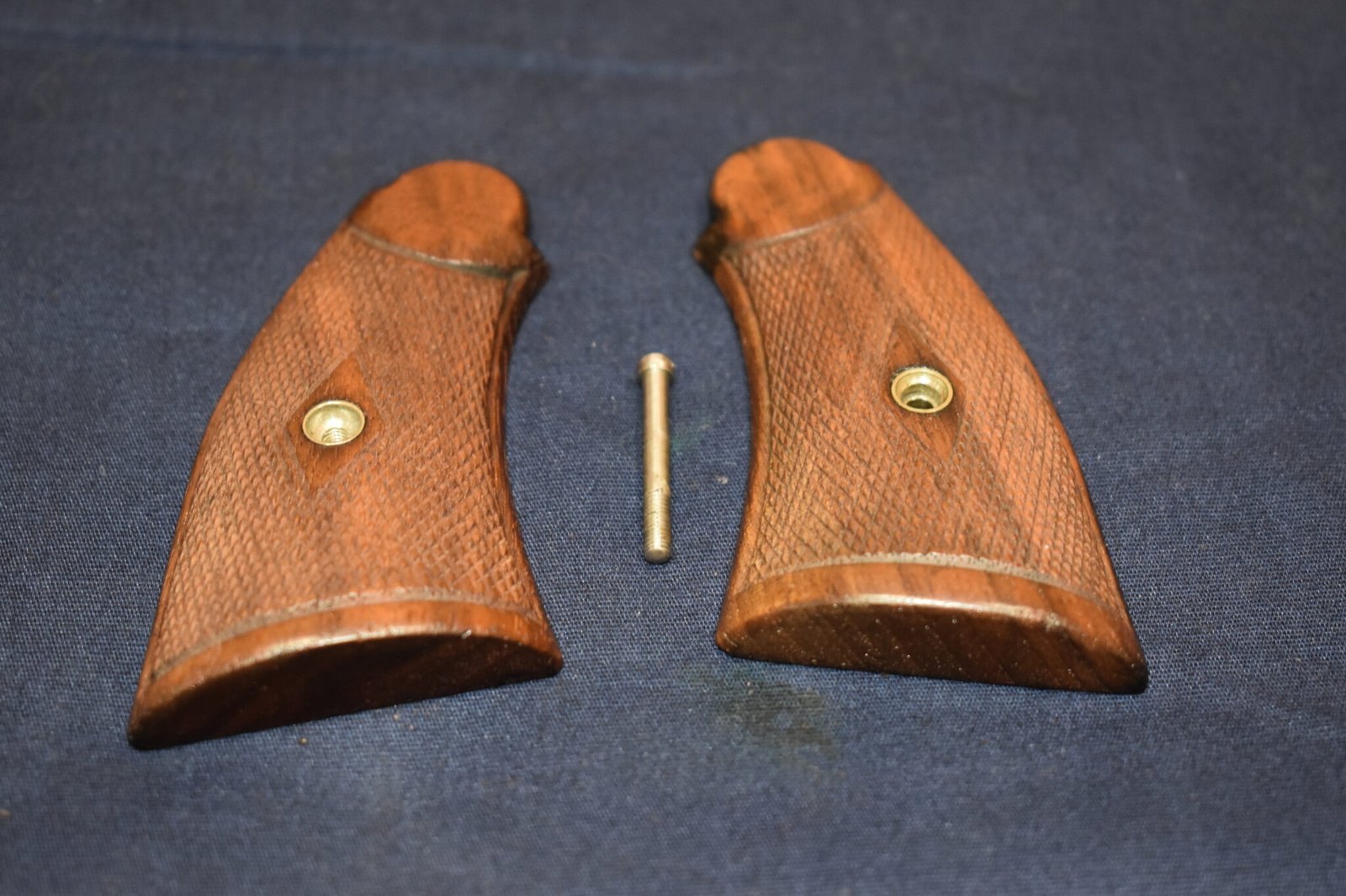 SMITH & WESSON K FRAME PRE-WAR SERVICE GRIPS WITH BRASS MEDALLIONS KPWS5 - Image 2