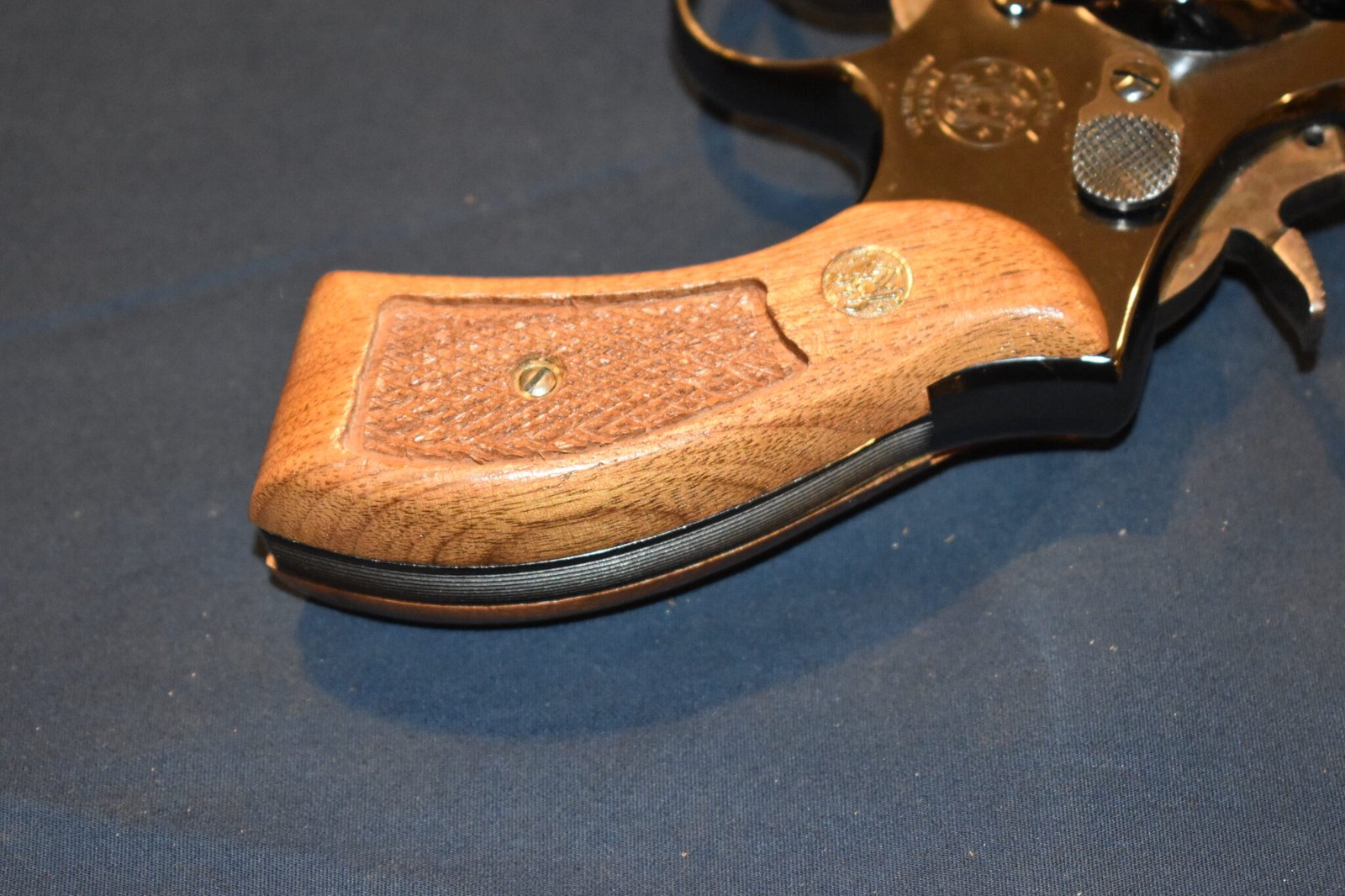 SMITH & WESSON K FRAME SQUARE BUTT FACTORY MAGNA GRIPS KRBM10 - Image 5