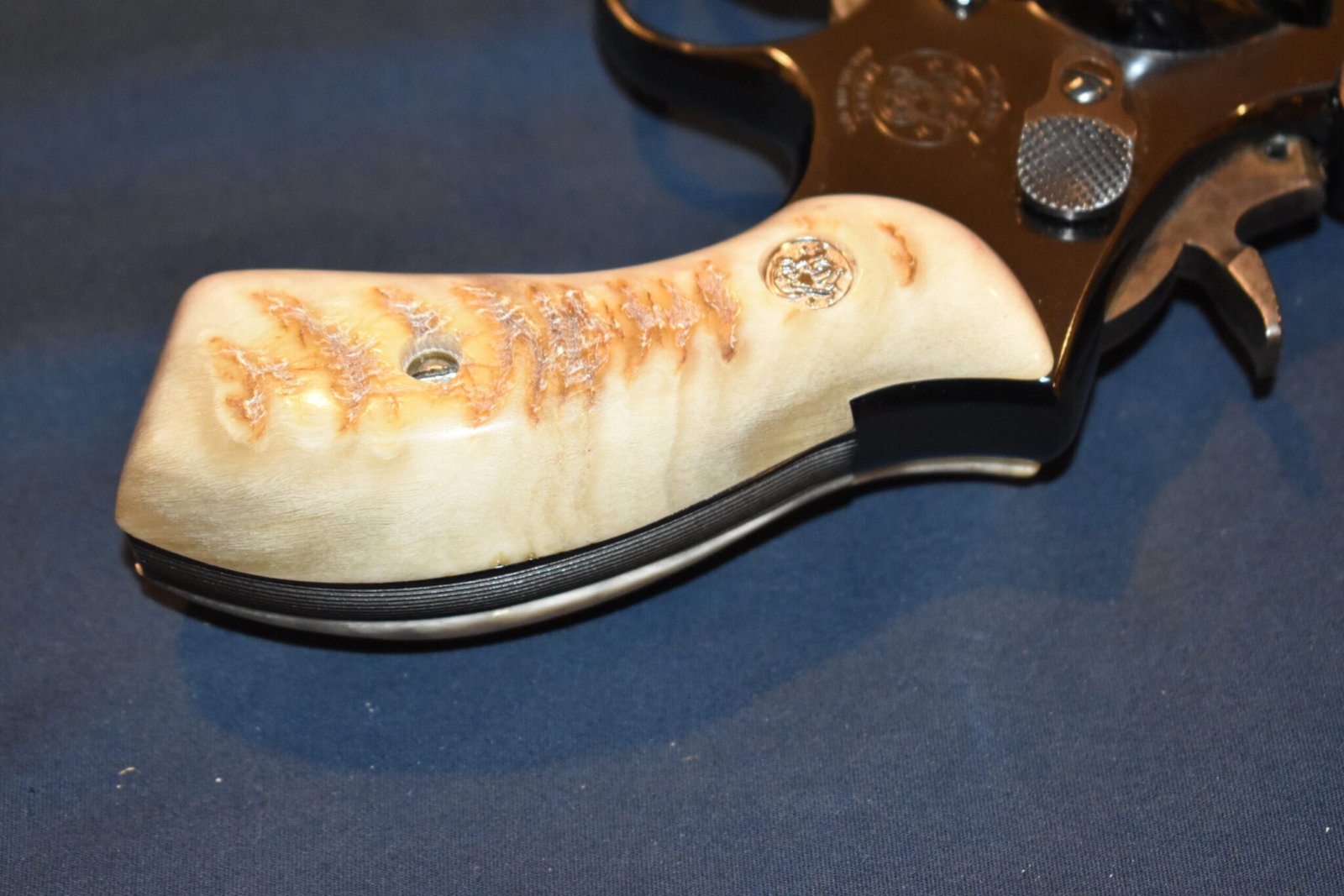 SMITH & WESSON K FRAME ROUND BUTT PREMIUM GRADE RAMS HORN GRIPS KRBRH7 - Image 5