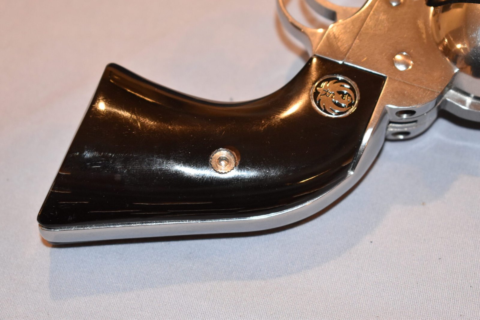 RUGER NEW VAQUERO SMOOTH BUFFALO HORN GRIPS RNVBH8 - Image 5