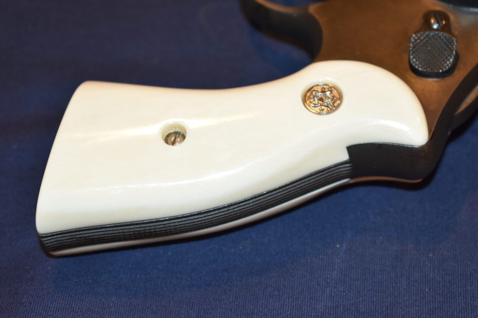 SMITH & WESSON N FRAME GIRAFFE BONE GRIPS SWNGB4 - Image 5