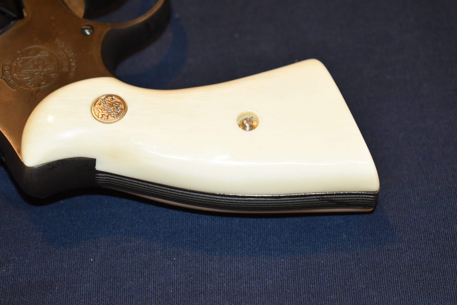 SMITH & WESSON N FRAME GIRAFFE BONE GRIPS SWNGB4 - Image 6