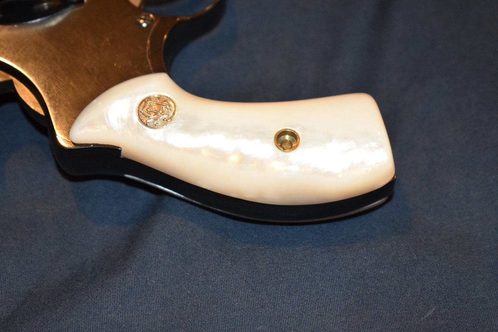 SMITH & WESSON J FRAME MOTHER OF PEARL GRIPS JMOP1 - Image 6