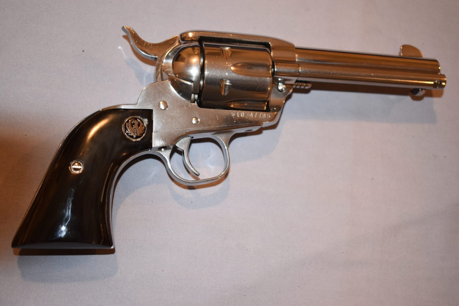 RUGER NEW VAQUERO SMOOTH BUFFALO HORN GRIPS RNVBH8 - Image 7
