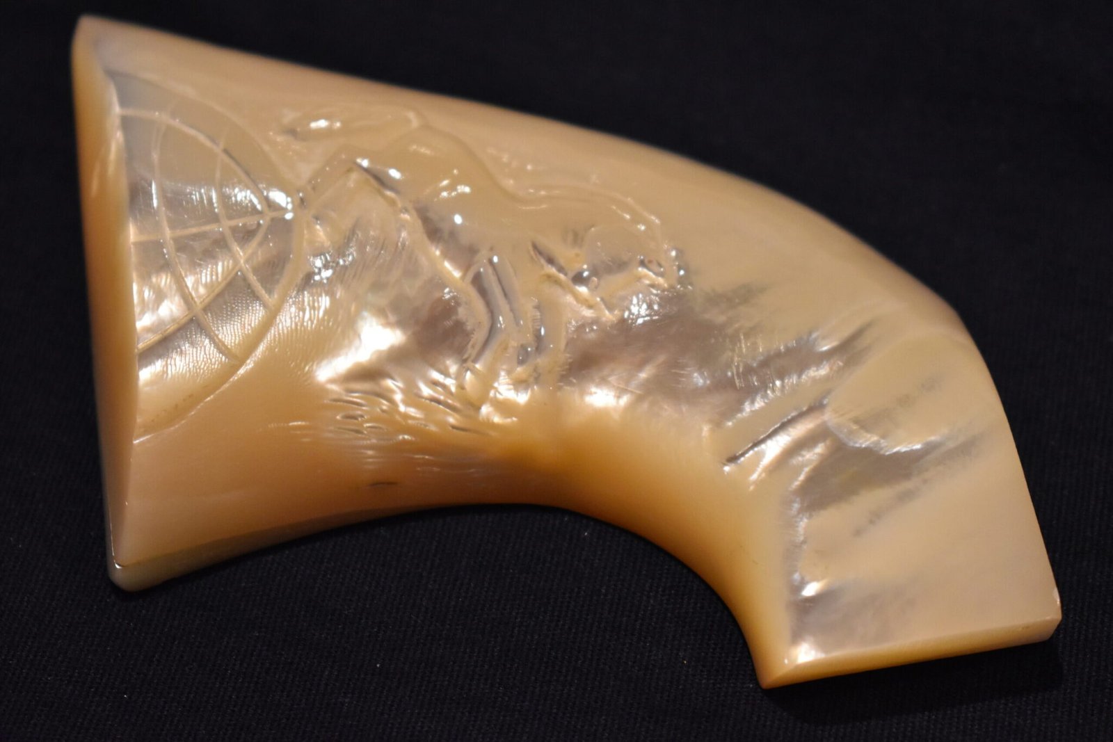COLT SINGLE ACTION ARMY (S.A.A.) CARVED MOTHER OF PEARL GRIPS SAAMP3 - Image 10
