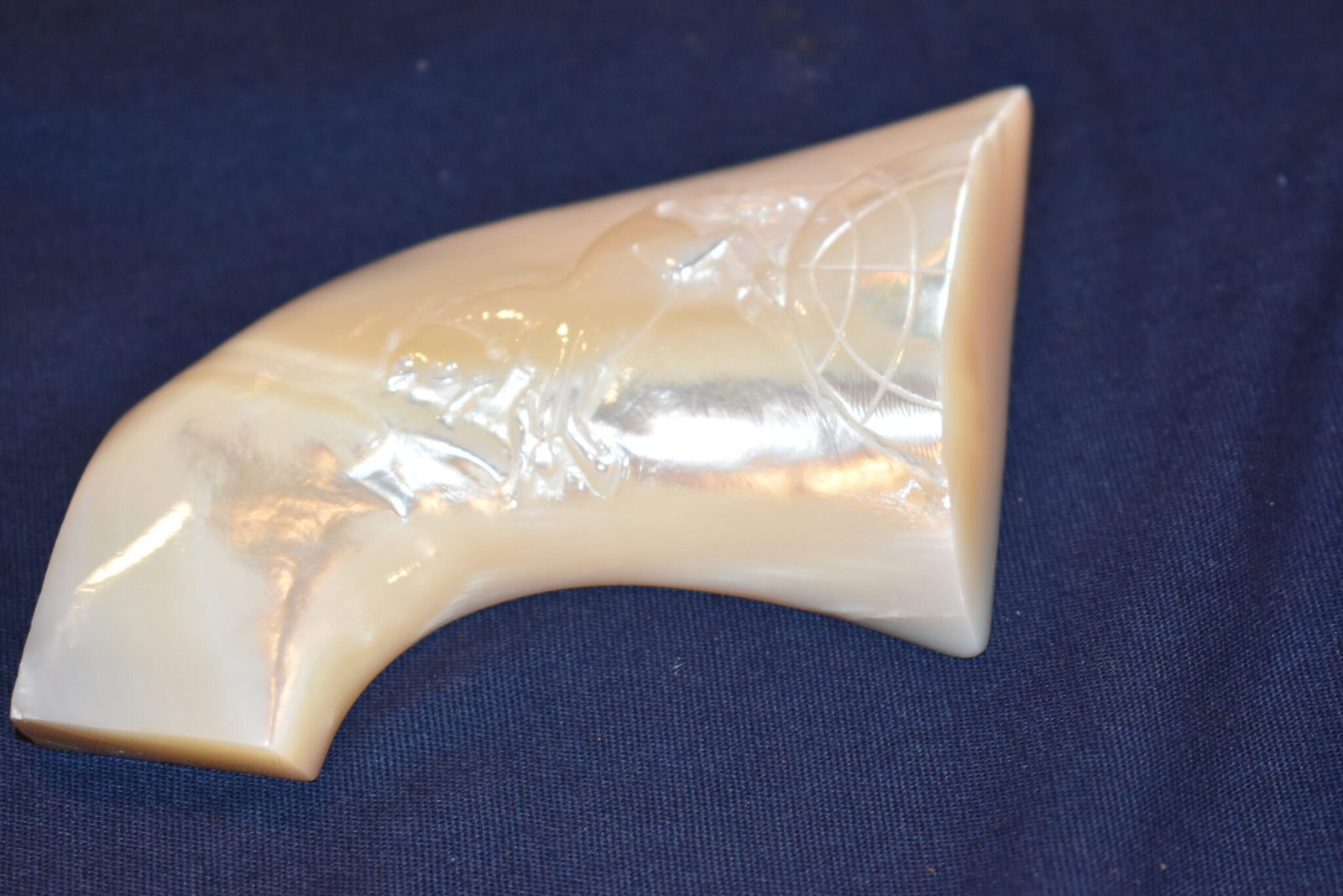 COLT SINGLE ACTION ARMY (S.A.A.) CARVED MOTHER OF PEARL GRIPS SAAMP3 - Image 9